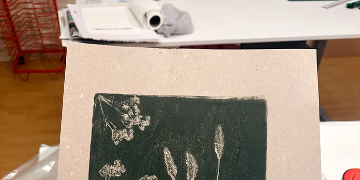 Zážitkové maľovanie obrazov: neónové alebo odtlačkami rastlín, skupinové alebo aj individuálne