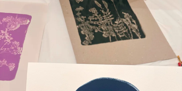 Zážitkové maľovanie obrazov: neónové alebo odtlačkami rastlín, skupinové alebo aj individuálne