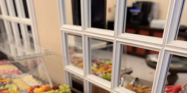 Romantika vo Varoch: fľaša prosecca na izbe, možnosť 3-chodovej večere aj raňajok do postele