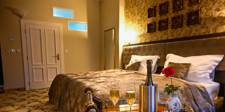 Romantika vo Varoch: fľaša prosecca na izbe, možnosť 3-chodovej večere aj raňajok do postele
