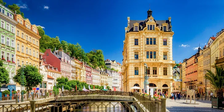 Romantika vo Varoch: fľaša prosecca na izbe, možnosť 3-chodovej večere aj raňajok do postele