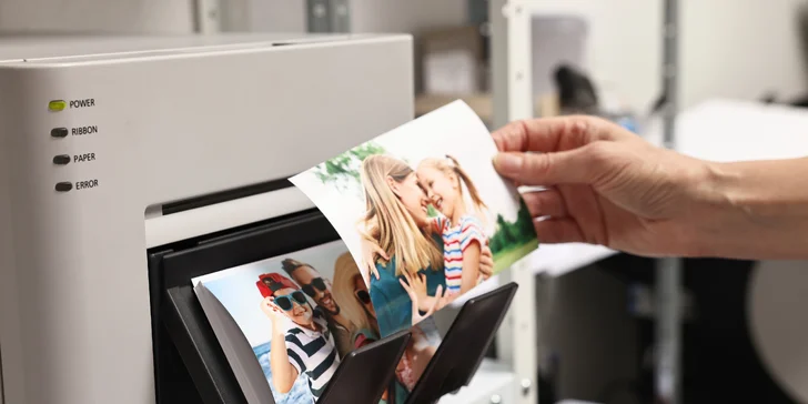 Zábavné fotky z každej párty! Prenájom fotobúdky s neobmedzenou tlačou a rekvizitami