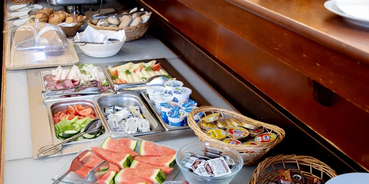 Oddych v Karlových Varoch: kúpeľný hotel s raňajkami alebo polpenziou, procedúrami a saunou