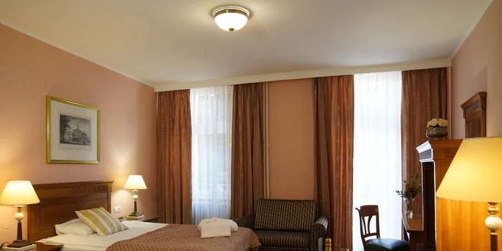 Oddych v Karlových Varoch: kúpeľný hotel s raňajkami alebo polpenziou, procedúrami a saunou