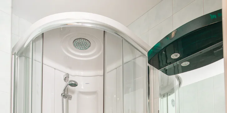 Leto v Dalmácii: hotel 2 minúty od pláže, strava, bazén a 2 deti zdarma