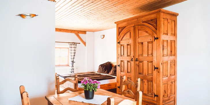 Pobyt na farme s koňmi, prasiatkami aj ovcami kúsok od Mosteckého jazera aj vrátane raňajok