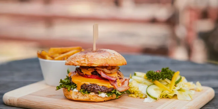 Pobyt na farme s koňmi, prasiatkami aj ovcami kúsok od Mosteckého jazera aj vrátane raňajok