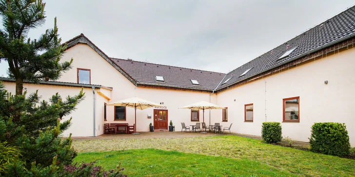 Oddych v južných Čechách: penzión s raňajkami alebo polpenziou, bazén, wellness