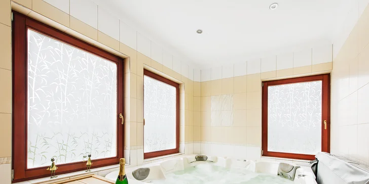 Oddych v južných Čechách: penzión s raňajkami alebo polpenziou, bazén, wellness