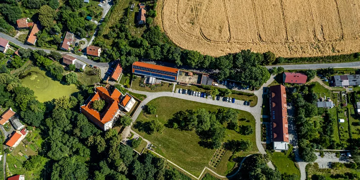 Luxusný adults only zámok s neobmedzeným vstupom do Spa by L'Occitane a raňajkami alebo polpenziou