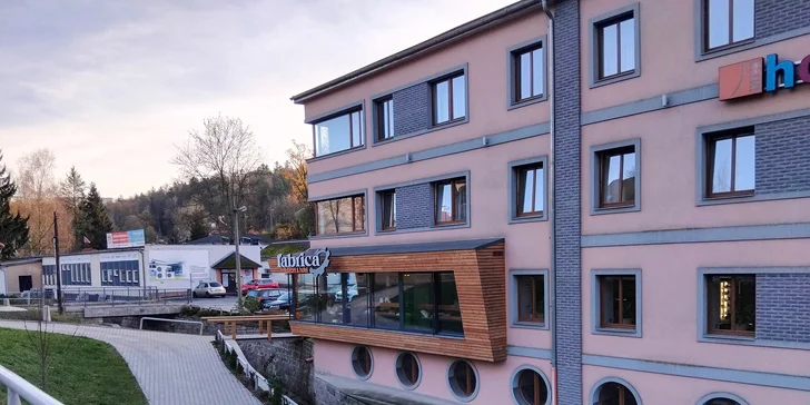 Do zoo aj na Ještěd: pobyt v hoteli a hosteli s raňajkami v pokojnej časti Liberca