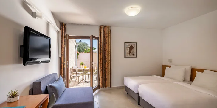 Relaxujte na Istrii: 3* rezort priamo pri pláži, raňajky alebo polpenzia, bazén