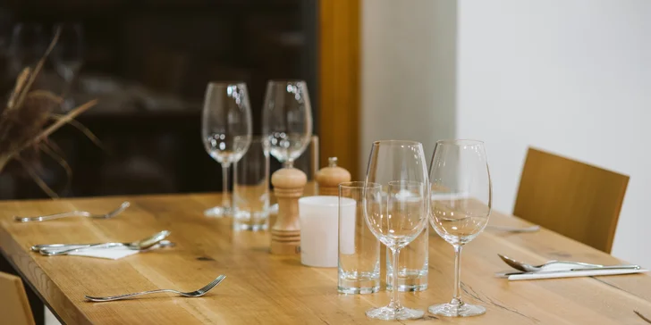 Moravský kras: nádherné ubytovanie v prírode s polpenziou aj vínom a privátnym wellness