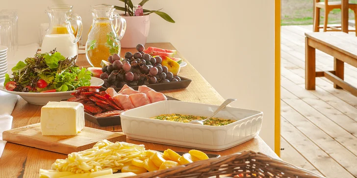 Moravský kras: nádherné ubytovanie v prírode s polpenziou aj vínom a privátnym wellness