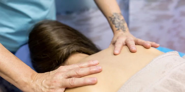 Antistresová masáž hlavy, aroma masáž, ajurvédska masáž, masáž morskými mušľami