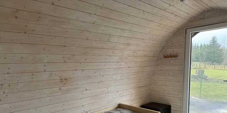 Pobyt pri obore s danielmi v Lužických horách: tiny house aj s raňajkami pre 2 osoby