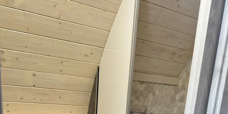 Pobyt pri obore s danielmi v Lužických horách: tiny house aj s raňajkami pre 2 osoby