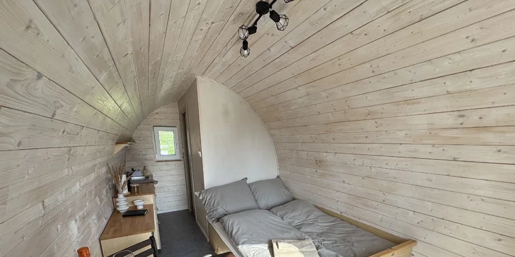 Pobyt pri obore s danielmi v Lužických horách: tiny house aj s raňajkami pre 2 osoby