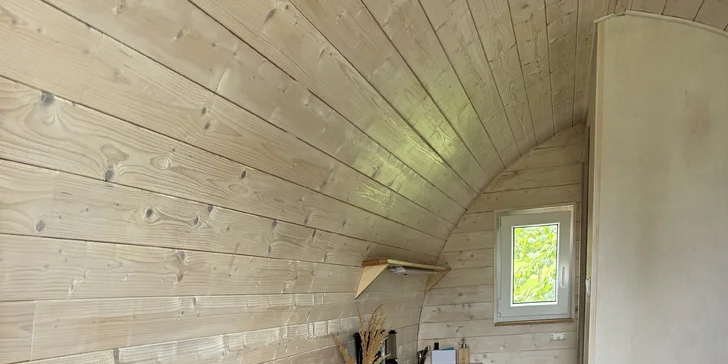 Pobyt pri obore s danielmi v Lužických horách: tiny house aj s raňajkami pre 2 osoby