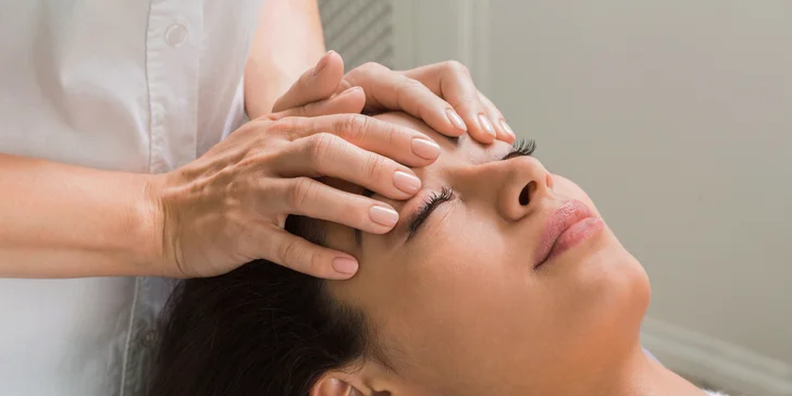 Omladenie bez skalpela a ihiel: liftingová masáž, Guasha face workout alebo výhodný balíček