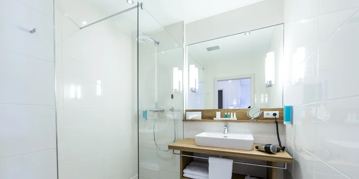 Moderné apartmány na brehu Wörthersee: súkromná pláž a karta výhod