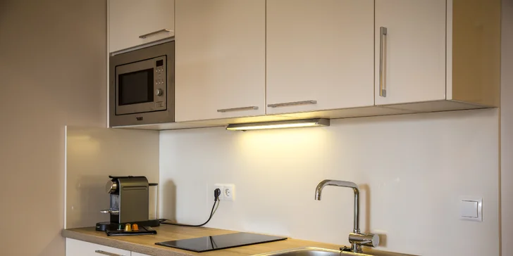 Moderné apartmány na brehu Wörthersee: súkromná pláž a karta výhod