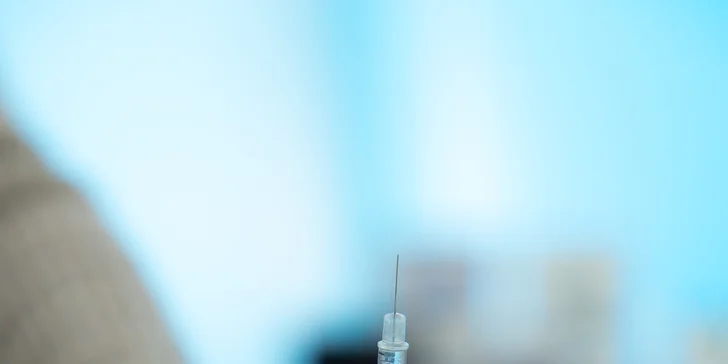 Zoštíhlenie tváre pomocou botulotoxínu v klinike Russian Lips Clinic