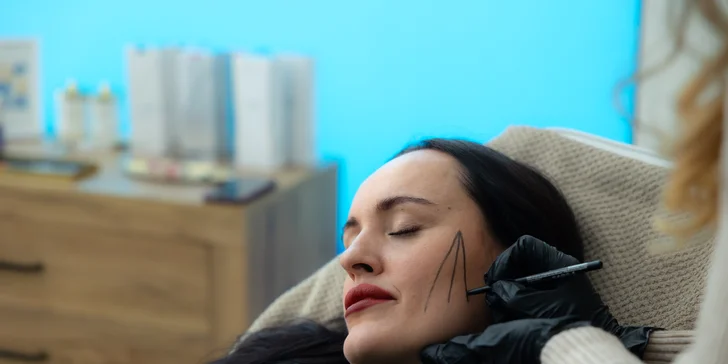 Zoštíhlenie tváre pomocou botulotoxínu v klinike Russian Lips Clinic