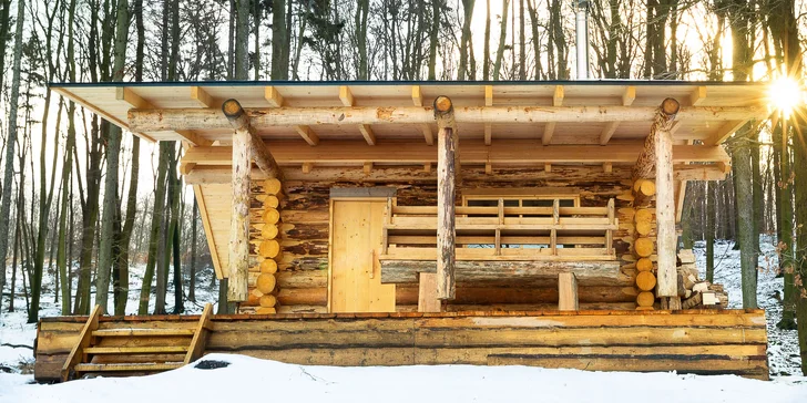 Zážitkové ubytovanie v prírode: zrub až pre 5 s pozorovaním zveri
