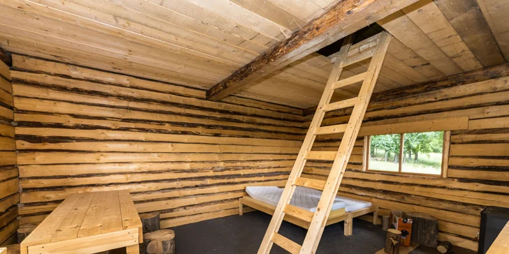 Zážitkové ubytovanie v prírode: zrub až pre 5 s pozorovaním zveri