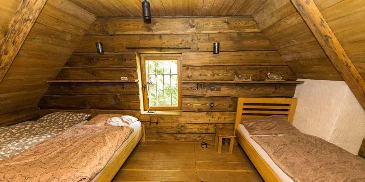Zážitkové ubytovanie v prírode: zrub až pre 5 s pozorovaním zveri