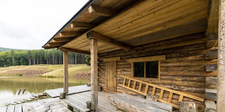 Zážitkové ubytovanie v prírode: zrub až pre 5 s pozorovaním zveri