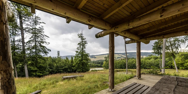 Zážitkové ubytovanie v prírode: zrub až pre 5 s pozorovaním zveri