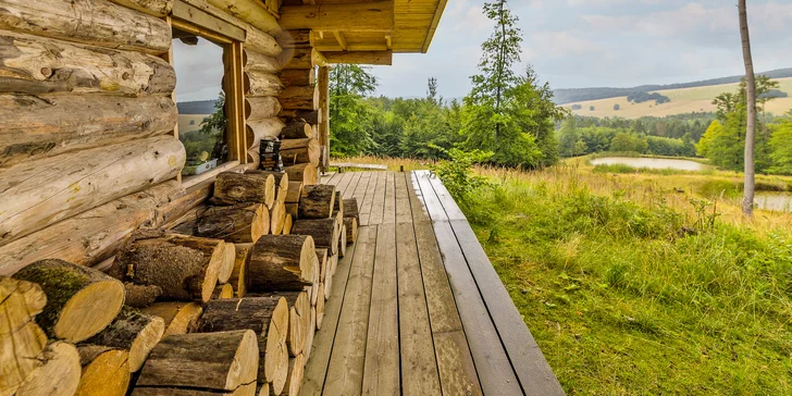 Zážitkové ubytovanie v prírode: zrub až pre 5 s pozorovaním zveri