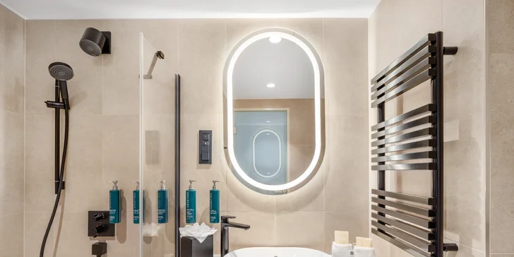 Štvorhviezdičkový hotel v centre Debrecínu: polpenzia aj drink Sky Bare s panoramatickým výhľadom