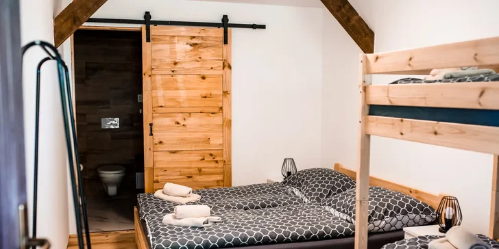 Romantika v Jizerkách: krásne ubytovanie v stodole s možnosťou raňajok, výhľady do krajiny