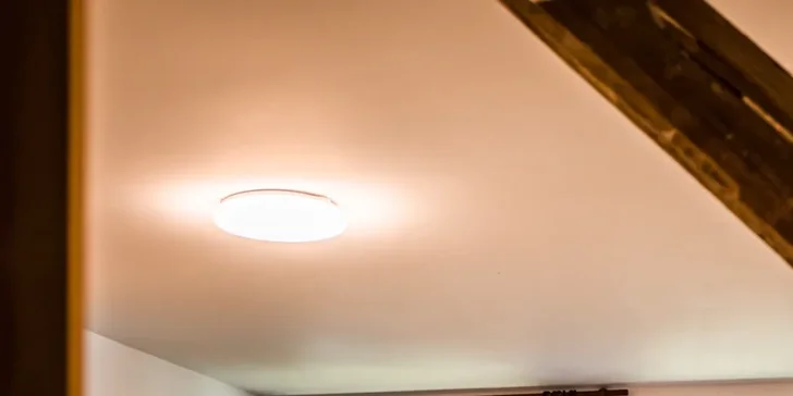 Romantika v Jizerkách: krásne ubytovanie v stodole s možnosťou raňajok, výhľady do krajiny