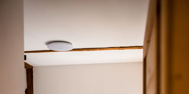 Romantika v Jizerkách: krásne ubytovanie v stodole s možnosťou raňajok, výhľady do krajiny