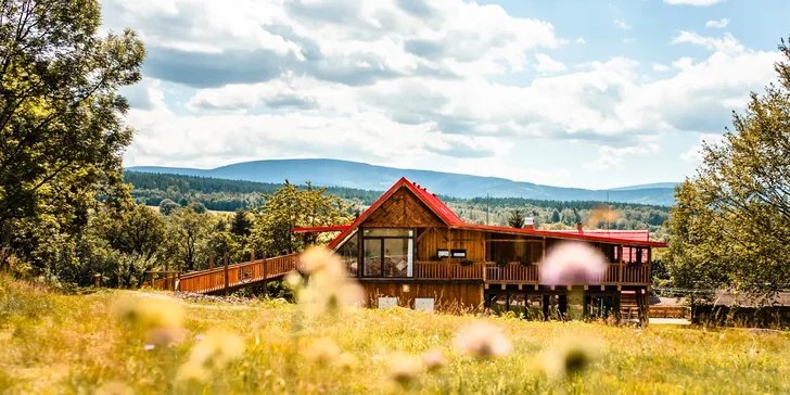 Romantika v Jizerkách: krásne ubytovanie v stodole s možnosťou raňajok, výhľady do krajiny