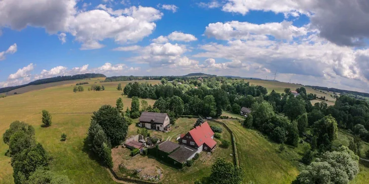 Romantika v Jizerkách: krásne ubytovanie v stodole s možnosťou raňajok, výhľady do krajiny