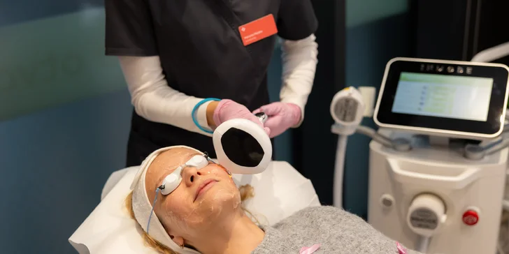 IPL ošetrenie akné a pigmentácie alebo neinvazívny lifting viečok