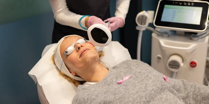 IPL ošetrenie akné a pigmentácie alebo neinvazívny lifting viečok