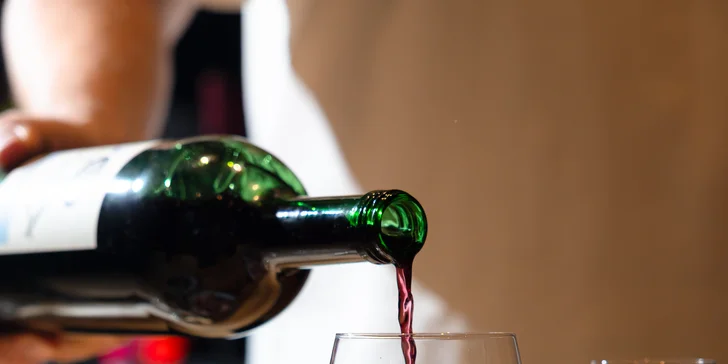 Degustácia vína so someliérom vrátane občerstvenia