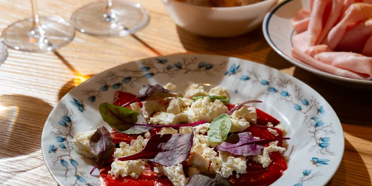 Degustácia vína so someliérom vrátane občerstvenia