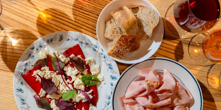 Degustácia vína so someliérom vrátane občerstvenia