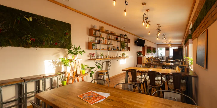 Mäsové špeciality z grilu, burger či street food: bravčové koleno sous vide, kuracie krídelká či Fish and Chips