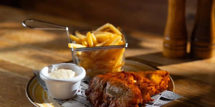 Mäsové špeciality z grilu, burger či street food: bravčové koleno sous vide, kuracie krídelká či Fish and Chips