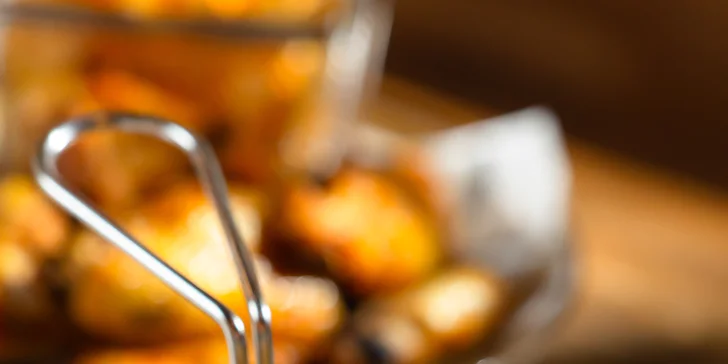 Mäsové špeciality z grilu, burger či street food: bravčové koleno sous vide, kuracie krídelká či Fish and Chips