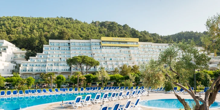 Dovolenka v chorvátskom zálive Rabac: 4* hotel 150 m od pláže, strava aj bazény