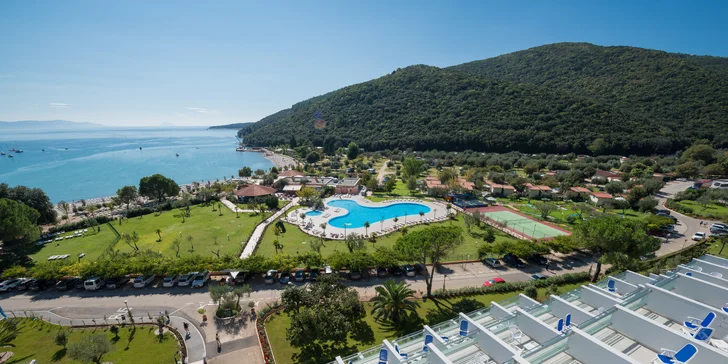 Dovolenka v chorvátskom zálive Rabac: 4* hotel 150 m od pláže, strava aj bazény